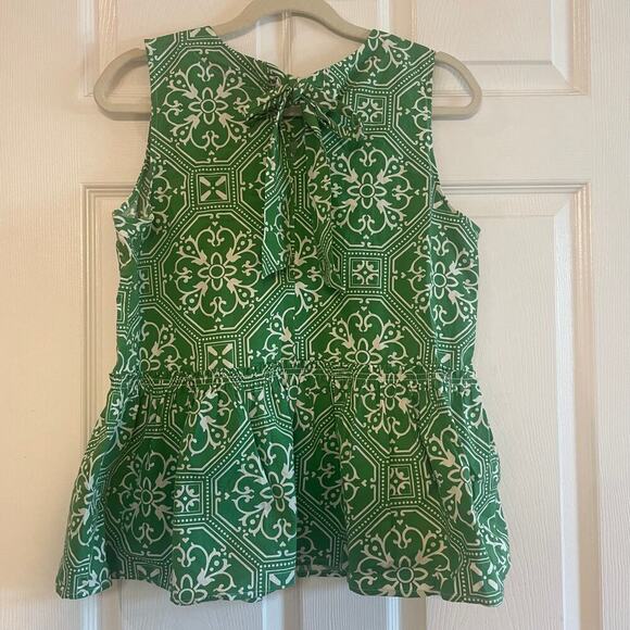 Ann Taylor sleeveless top featuring a green and white geometric print size med - Picture 4 of 14